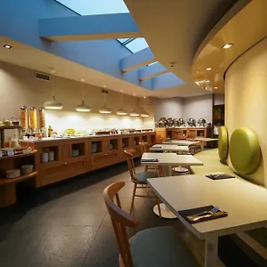 987 Design 4*, Praga Repubblica Ceca