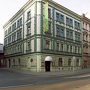 La Boutique 4*, Praga Repubblica Ceca